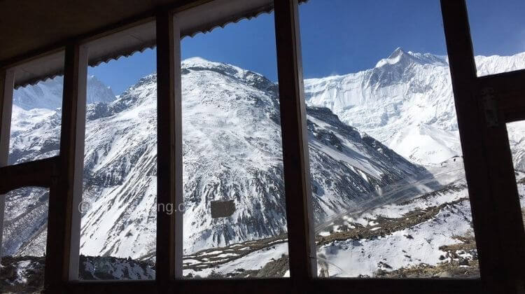 dining hall on tilicho lake route